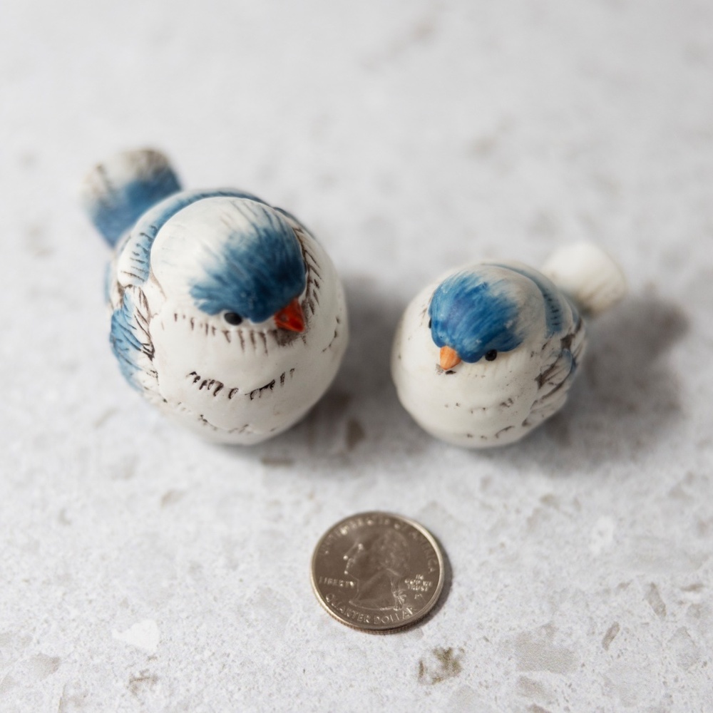Pair of vintage porcelain ceramic bluebird blue bird figurines possibly Taiwan - Picture 9 of 9